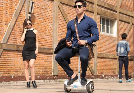  El auto-equilibrio scooter eléctrico S3, como un scooter de culminación estable, asegura la capacidad de mantener el equilibrio.